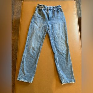 Abercrombie & Fitch - Curve Love 90s Ultra High Rise Straight Jeans